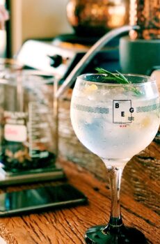VISITA À DESTILARIA BEG GIN COM DEGUSTAÇÃO
