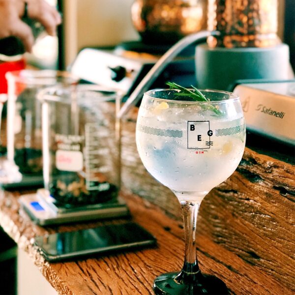 VISITA À DESTILARIA BEG GIN COM DEGUSTAÇÃO