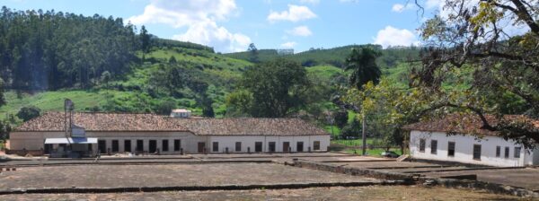 FAZENDA ATALAIA EM AMPARO